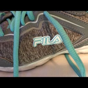 Women’s 8.5 US Fila Tennis Shoes